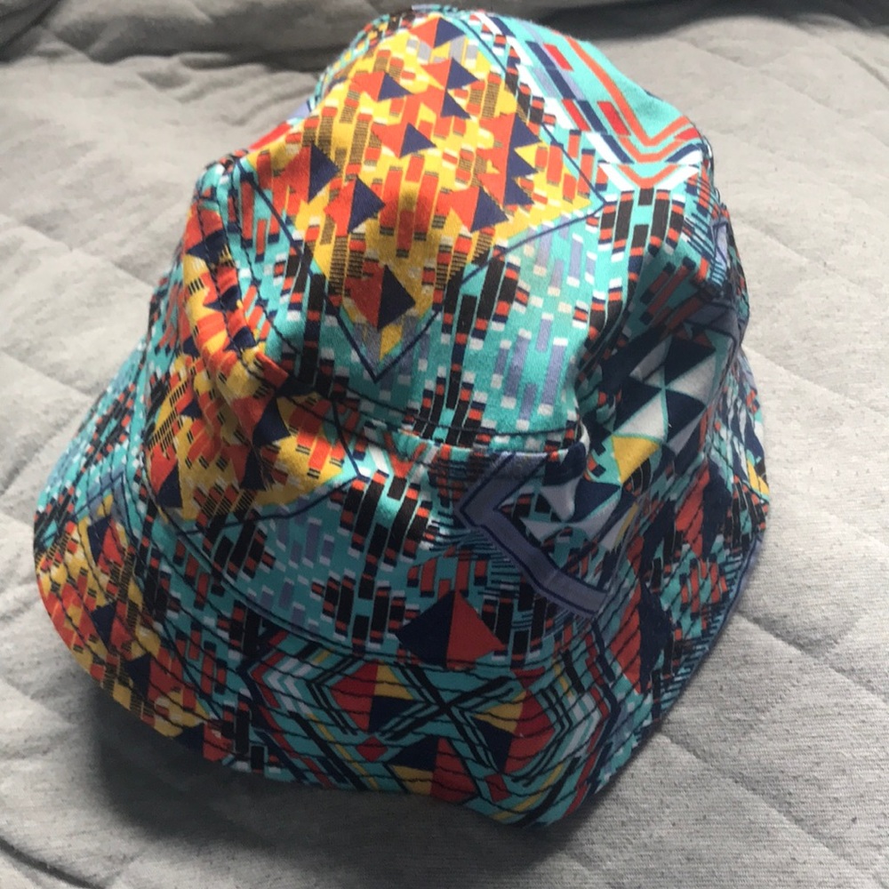 Bucket Hat.